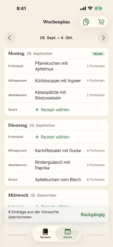 Der Wochenplan in Kochzettel für Montag und Dienstag, je mit Plätzen für Frühstück, Mittagessen, Abendessen und Snack. In den meisten steht ein Gericht mit seinen Portionen.