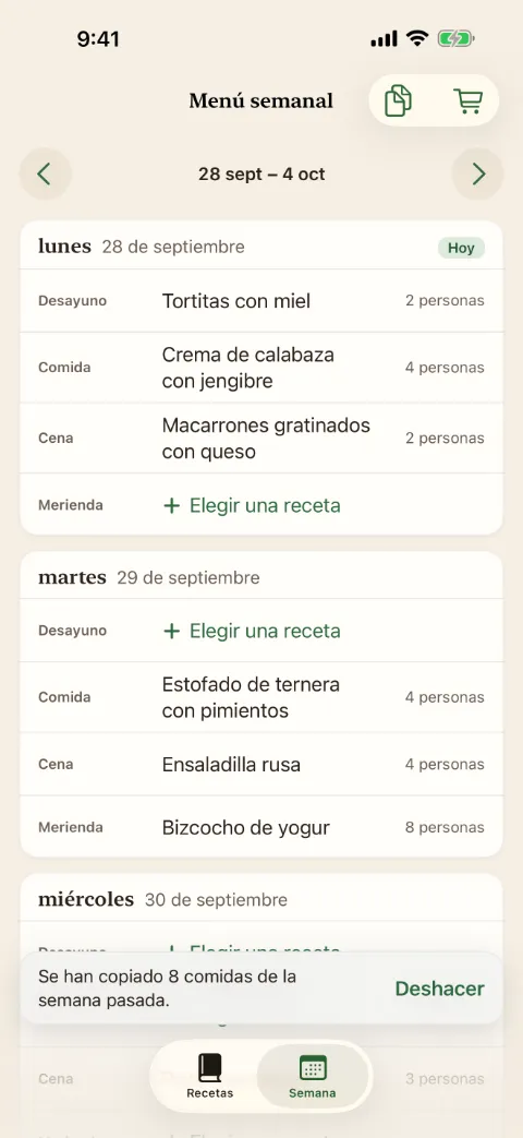 Captura de Kochzettel. El menú del lunes y el martes, cada día con desayuno, comida, cena y merienda. Casi todos los huecos tienen un plato y para cuántas personas es.